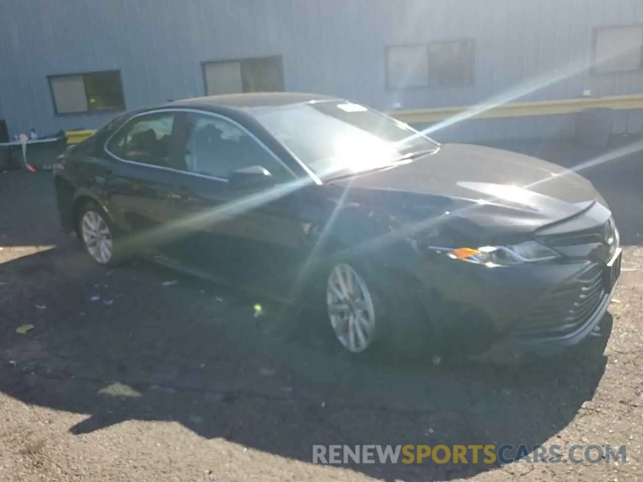 4 Photograph of a damaged car 4T1C11AK5LU366366 TOYOTA CAMRY 2020