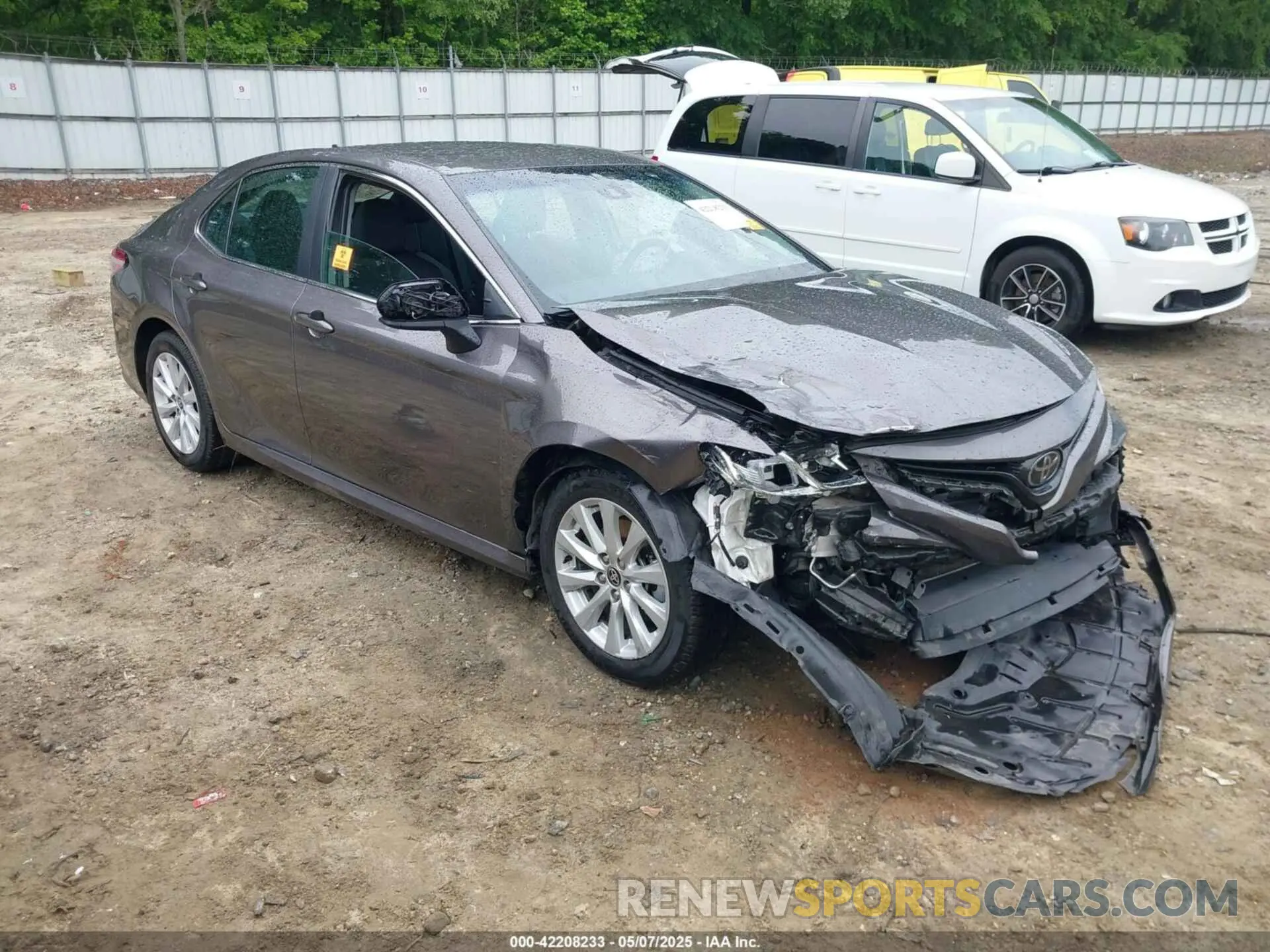 1 Photograph of a damaged car 4T1C11AK5LU368053 TOYOTA CAMRY 2020