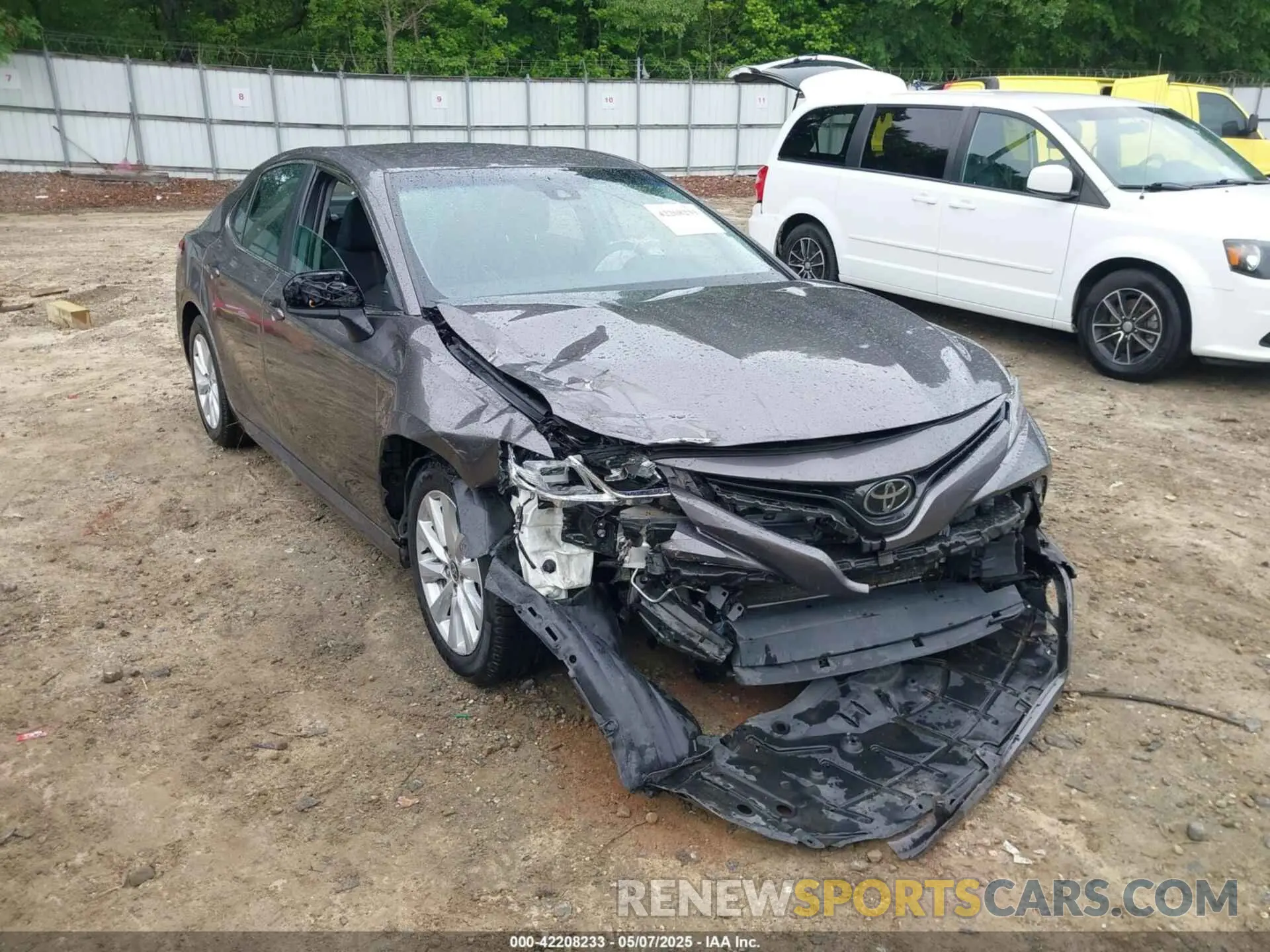 6 Photograph of a damaged car 4T1C11AK5LU368053 TOYOTA CAMRY 2020