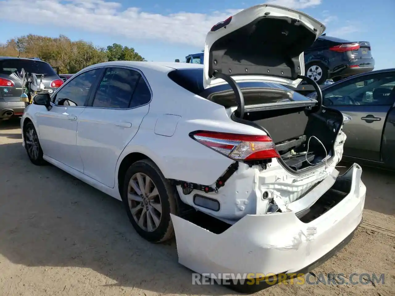 2 Photograph of a damaged car 4T1C11AK5LU370885 TOYOTA CAMRY 2020