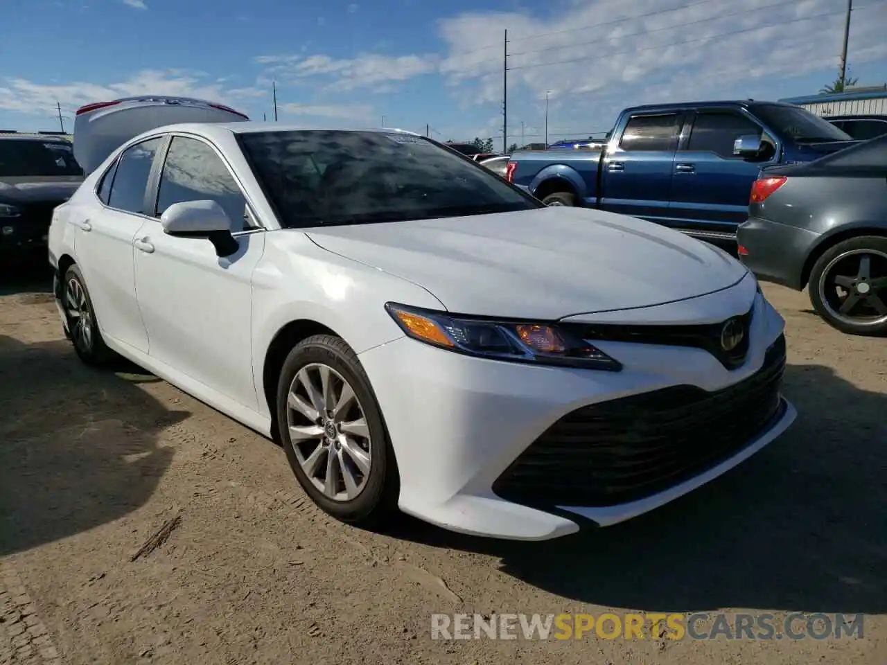 4 Photograph of a damaged car 4T1C11AK5LU370885 TOYOTA CAMRY 2020