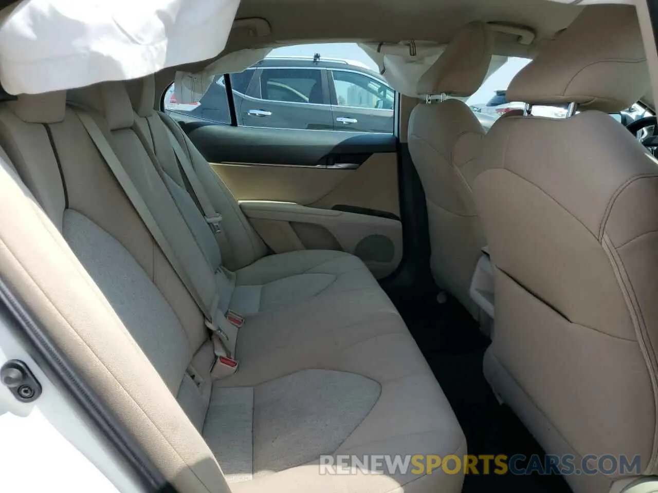 10 Photograph of a damaged car 4T1C11AK5LU388948 TOYOTA CAMRY 2020