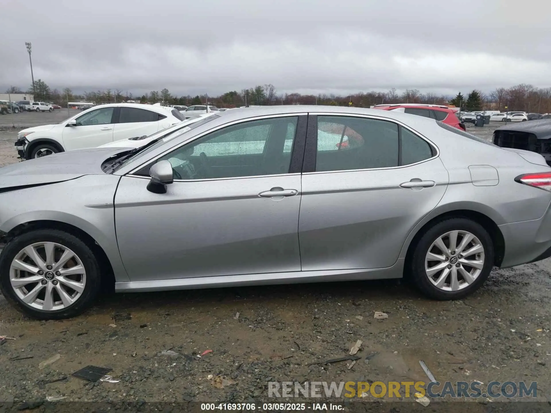 14 Photograph of a damaged car 4T1C11AK5LU869525 TOYOTA CAMRY 2020