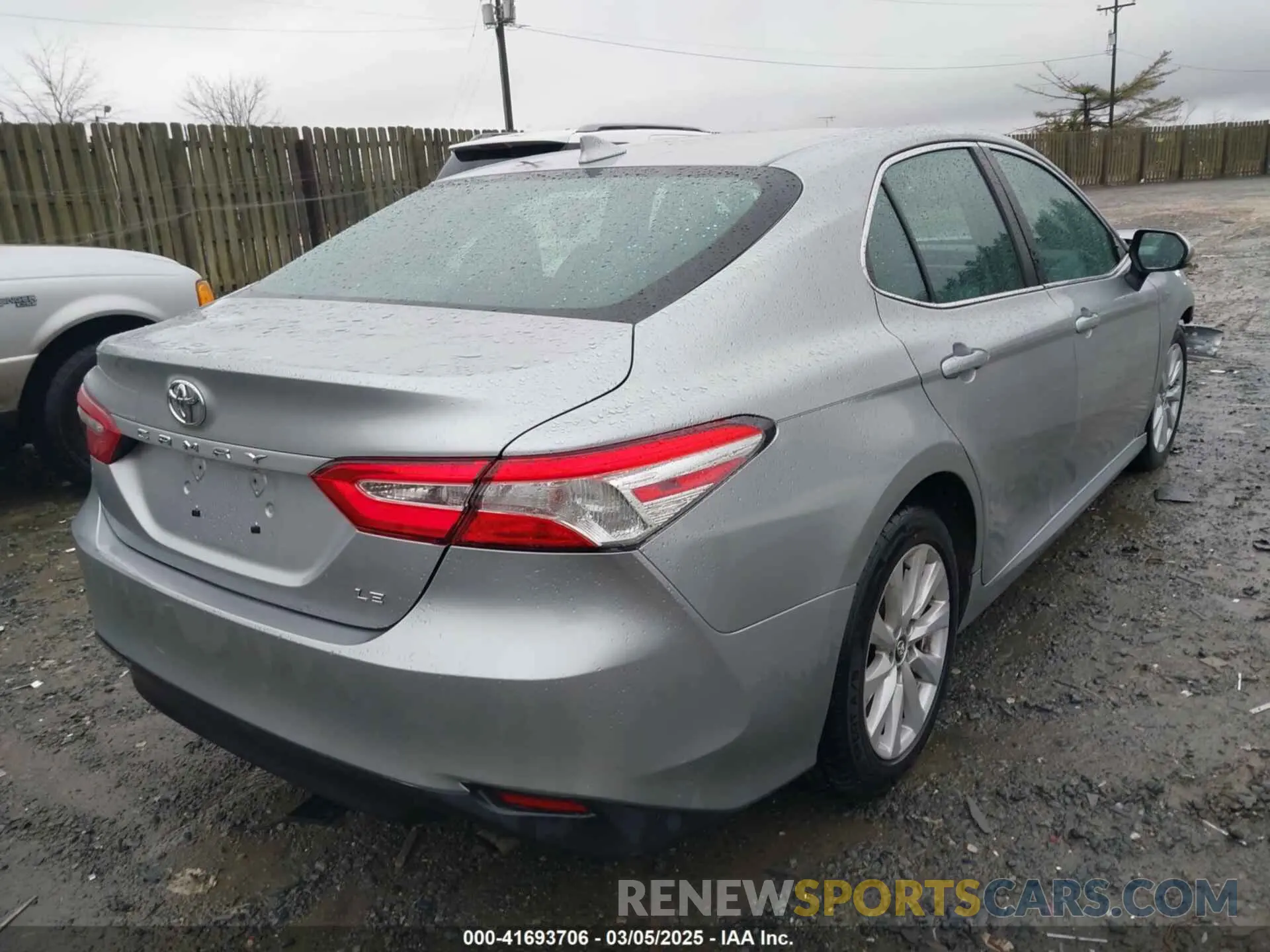 4 Photograph of a damaged car 4T1C11AK5LU869525 TOYOTA CAMRY 2020