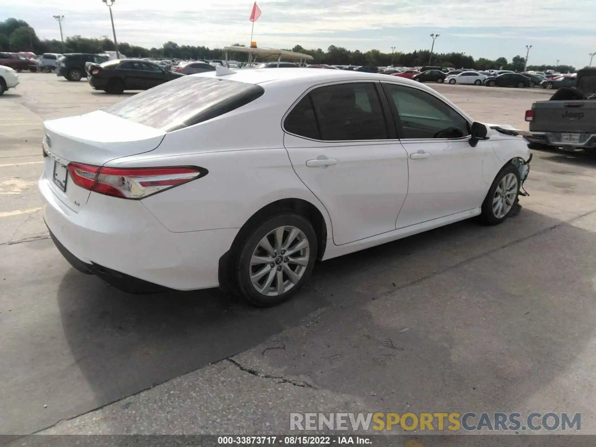 4 Photograph of a damaged car 4T1C11AK5LU879195 TOYOTA CAMRY 2020