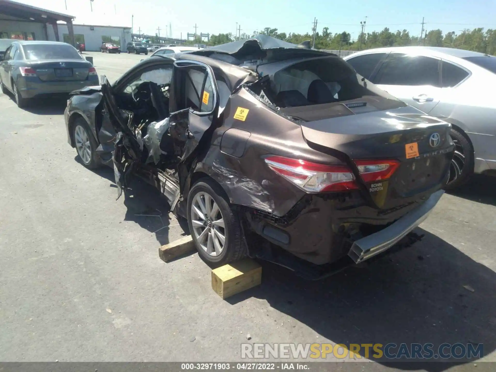 3 Photograph of a damaged car 4T1C11AK5LU888513 TOYOTA CAMRY 2020