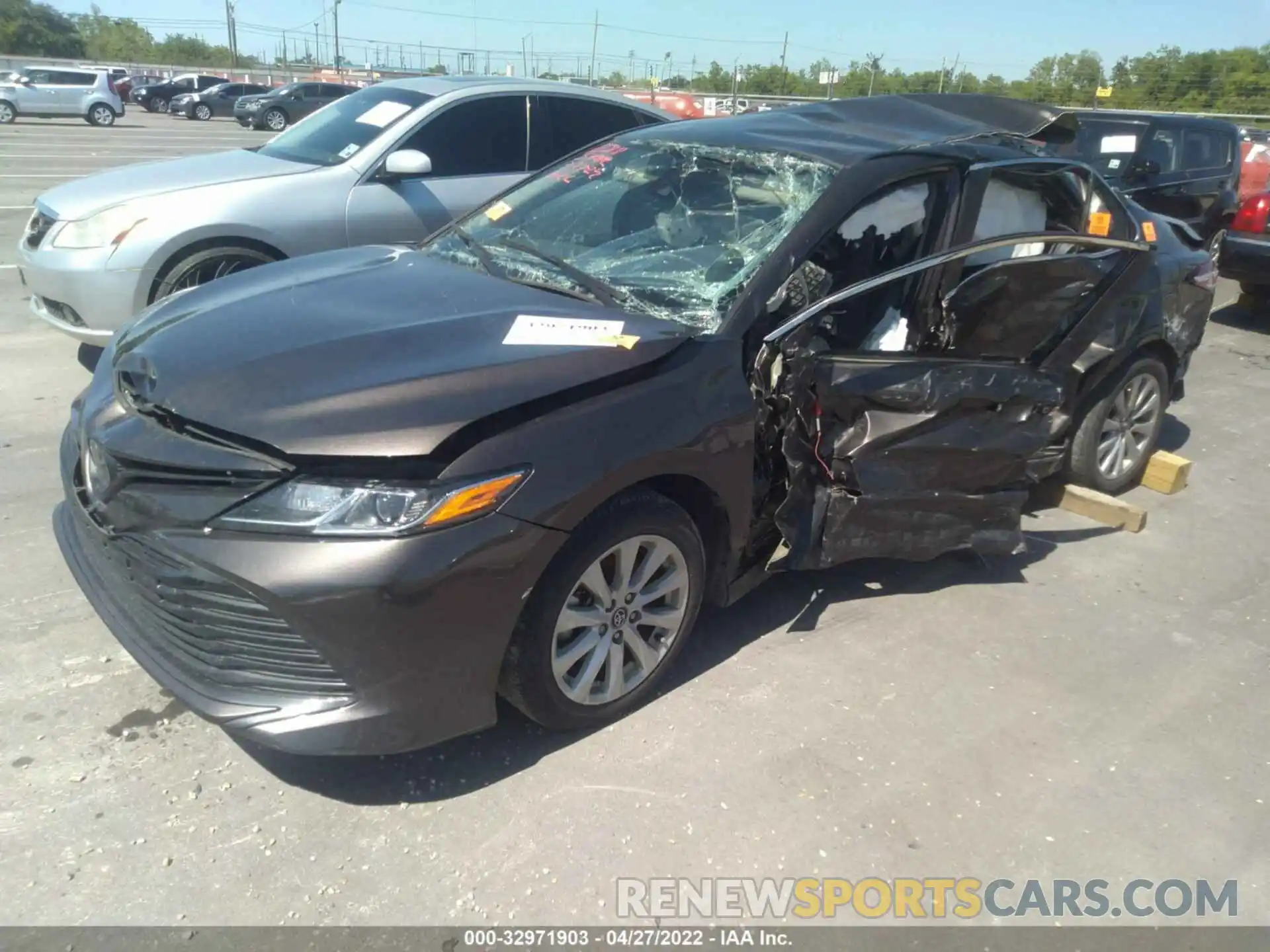 6 Photograph of a damaged car 4T1C11AK5LU888513 TOYOTA CAMRY 2020