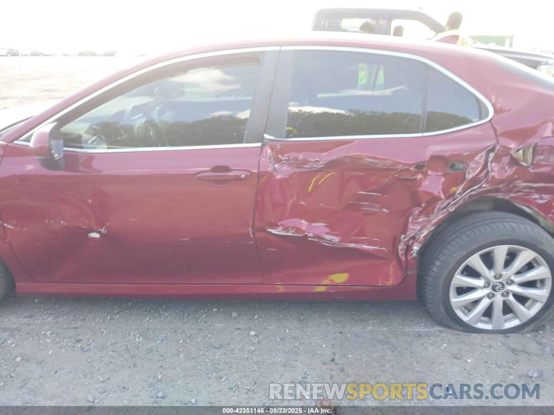 14 Photograph of a damaged car 4T1C11AK5LU901261 TOYOTA CAMRY 2020