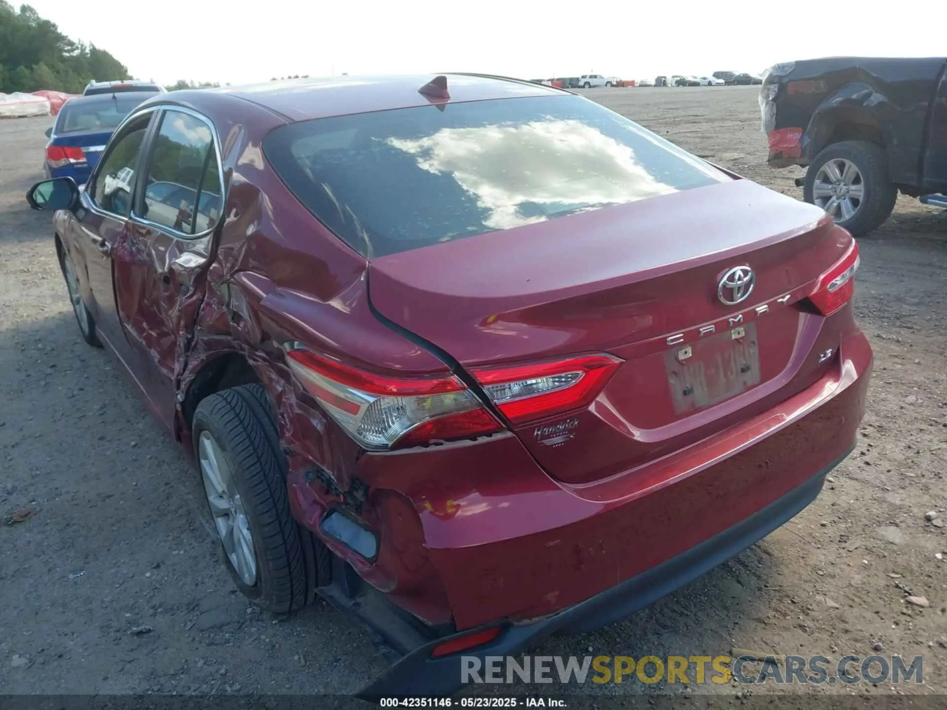 3 Photograph of a damaged car 4T1C11AK5LU901261 TOYOTA CAMRY 2020