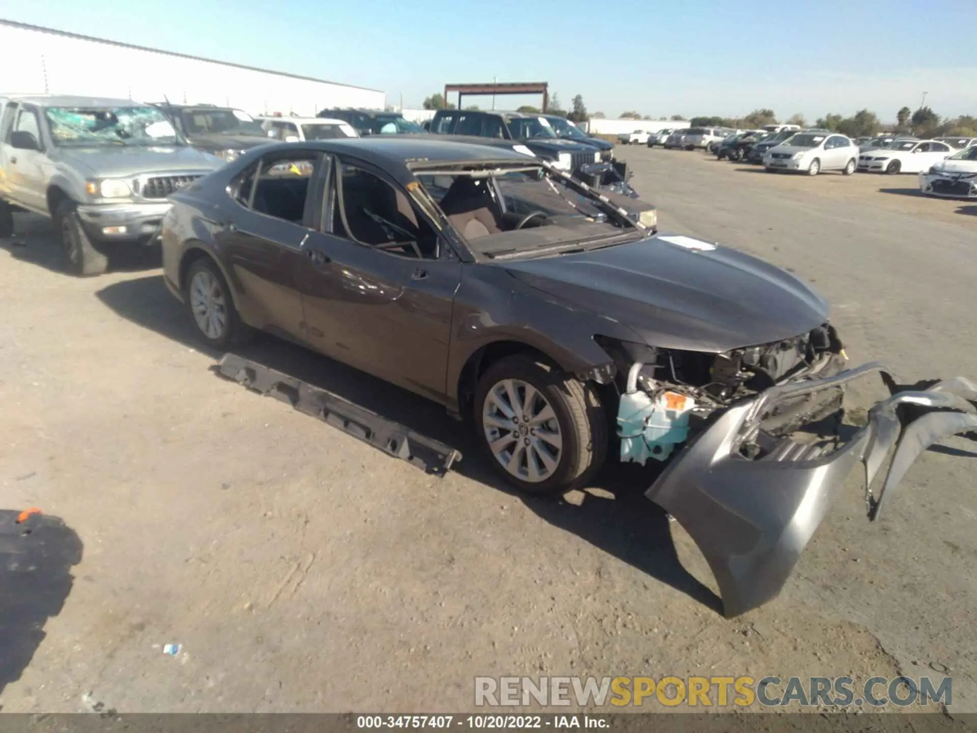 1 Photograph of a damaged car 4T1C11AK5LU904192 TOYOTA CAMRY 2020