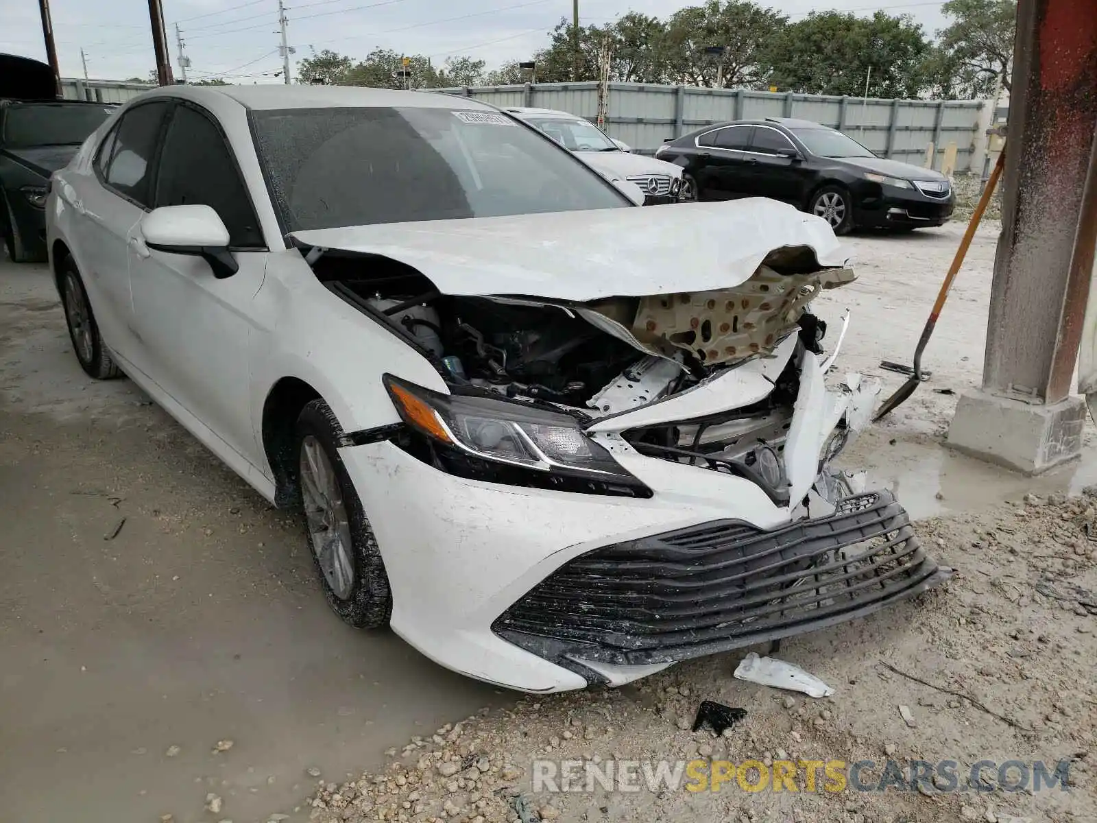 1 Photograph of a damaged car 4T1C11AK5LU923681 TOYOTA CAMRY 2020