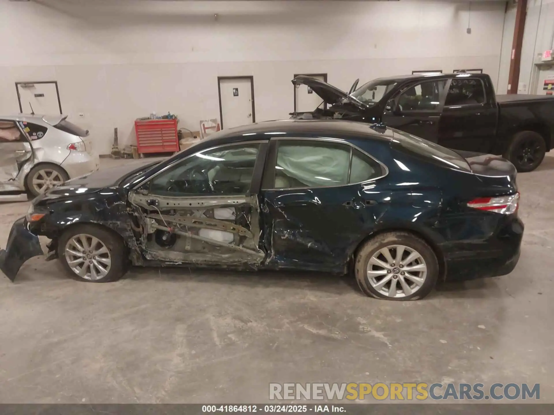 14 Photograph of a damaged car 4T1C11AK5LU926564 TOYOTA CAMRY 2020