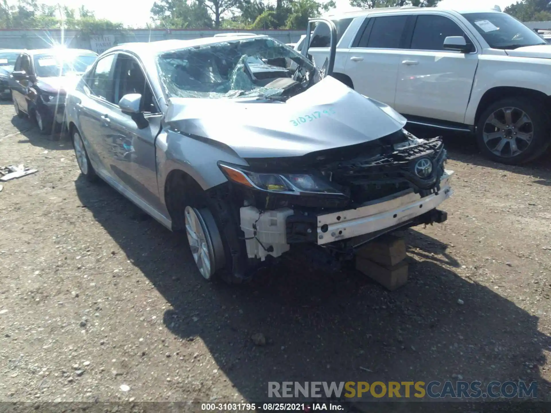 1 Photograph of a damaged car 4T1C11AK5LU927343 TOYOTA CAMRY 2020