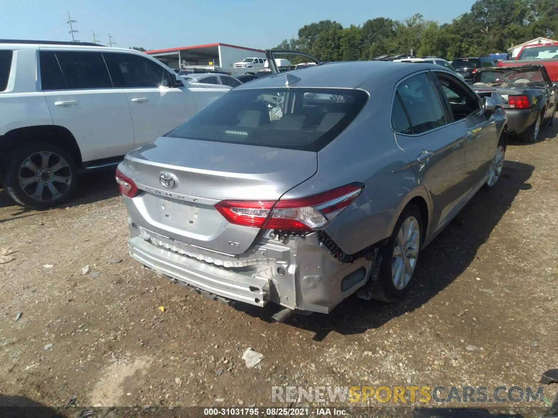 4 Photograph of a damaged car 4T1C11AK5LU927343 TOYOTA CAMRY 2020