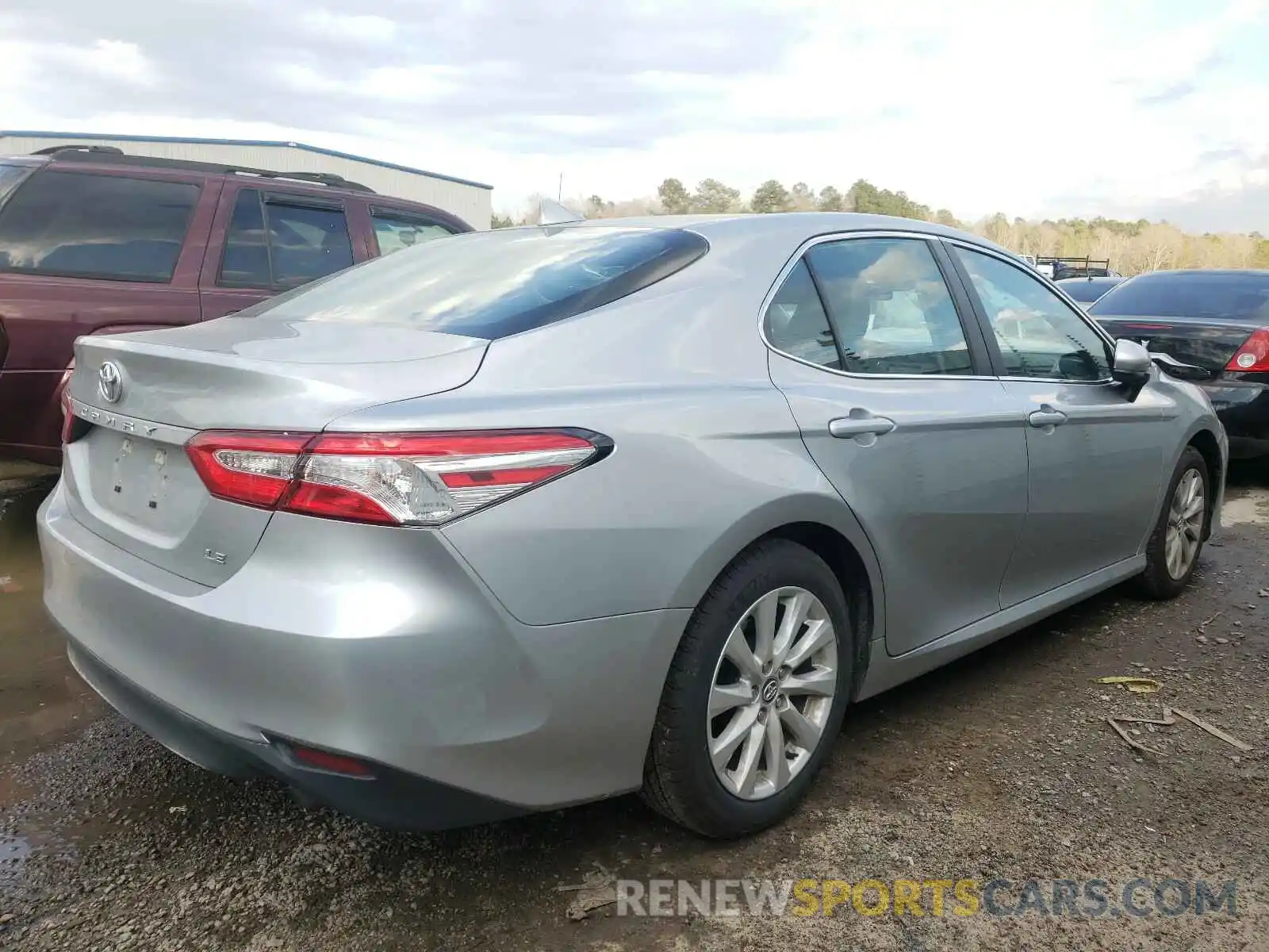 4 Photograph of a damaged car 4T1C11AK5LU937368 TOYOTA CAMRY 2020