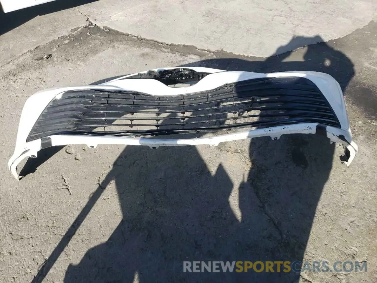 14 Photograph of a damaged car 4T1C11AK5LU944417 TOYOTA CAMRY 2020