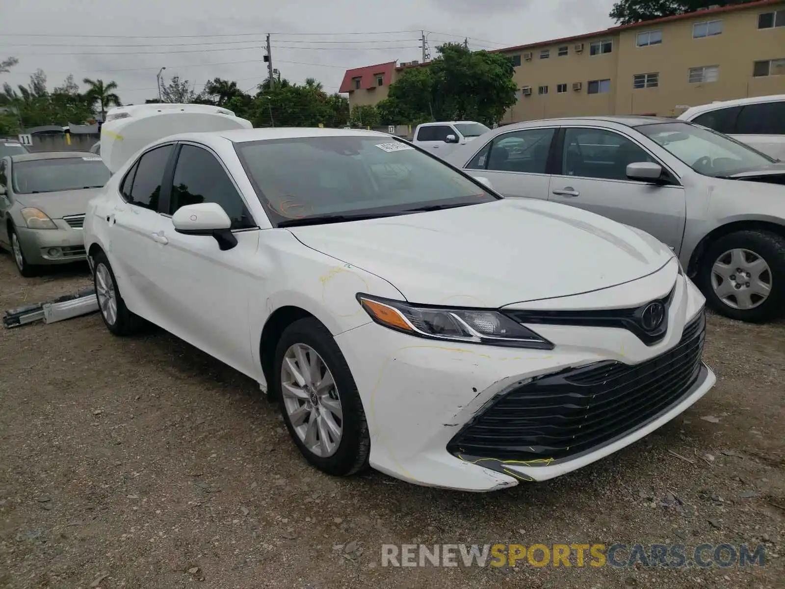 1 Photograph of a damaged car 4T1C11AK5LU948385 TOYOTA CAMRY 2020