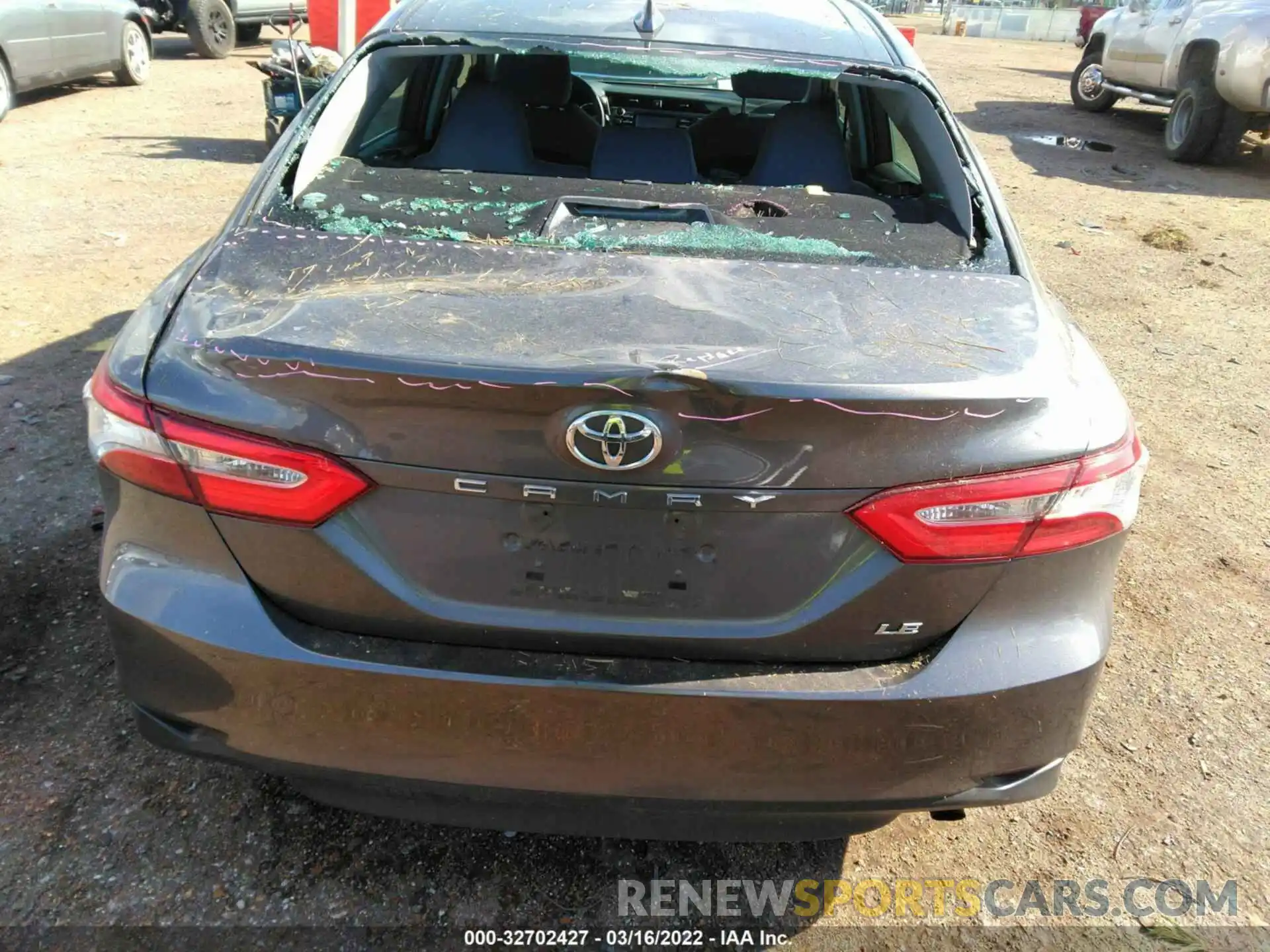 6 Photograph of a damaged car 4T1C11AK5LU950511 TOYOTA CAMRY 2020