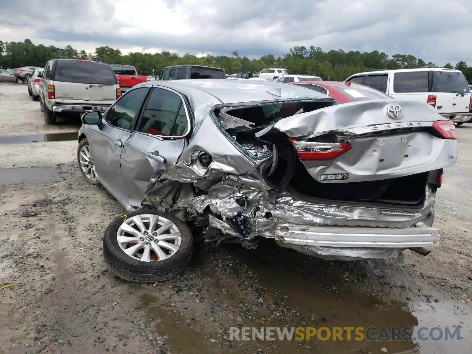 9 Photograph of a damaged car 4T1C11AK5LU957829 TOYOTA CAMRY 2020