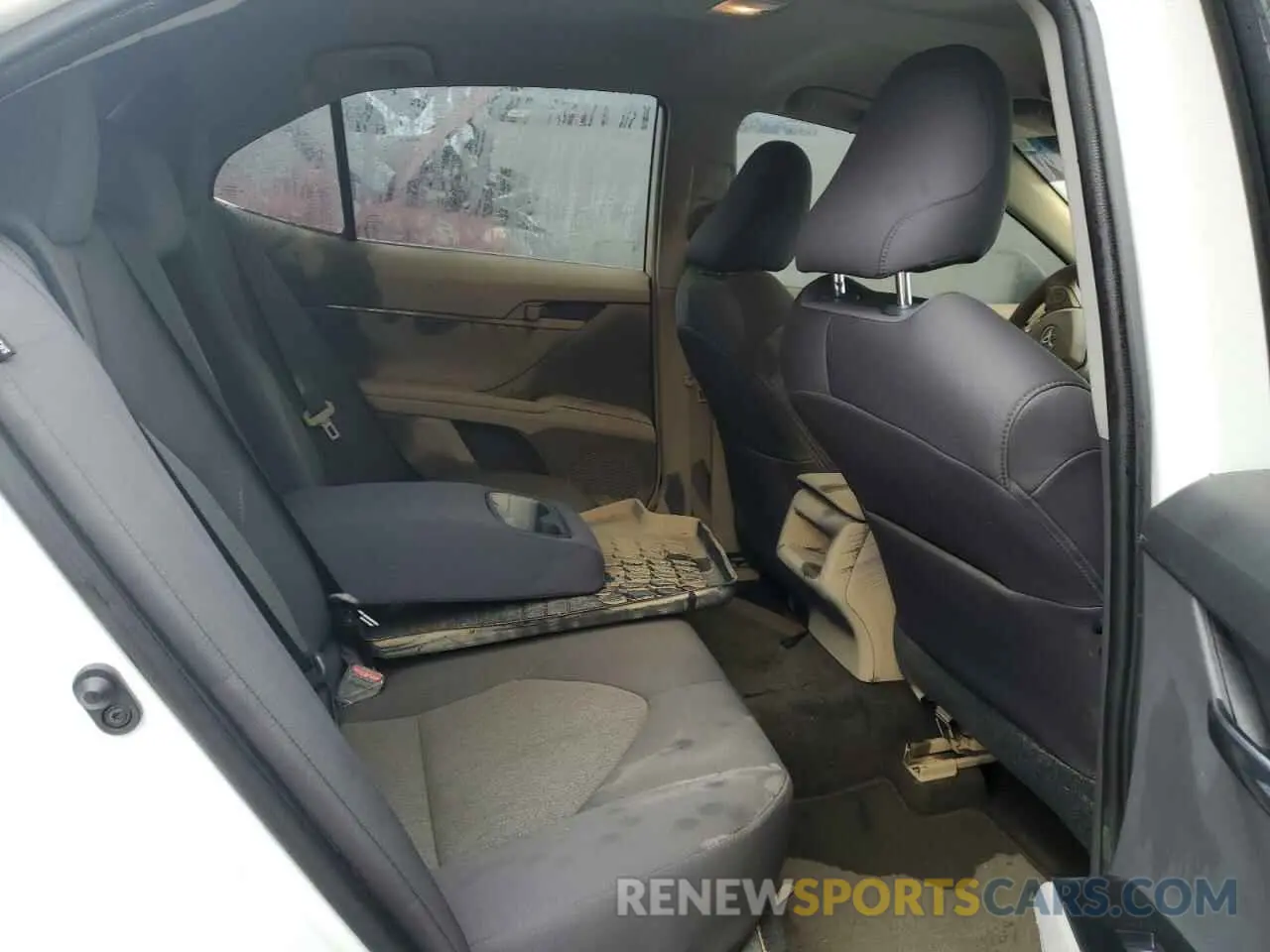 10 Photograph of a damaged car 4T1C11AK5LU959970 TOYOTA CAMRY 2020