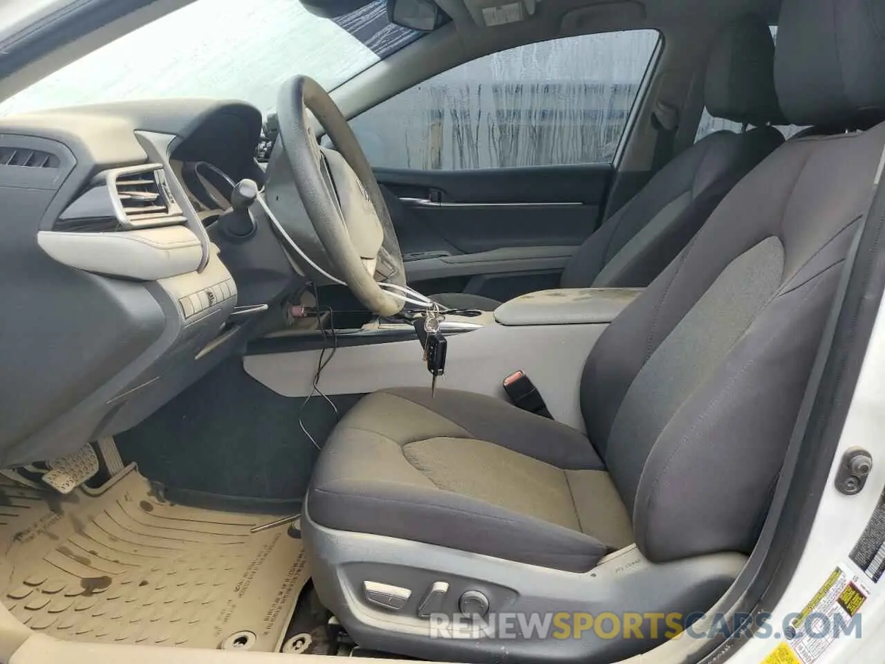 7 Photograph of a damaged car 4T1C11AK5LU959970 TOYOTA CAMRY 2020