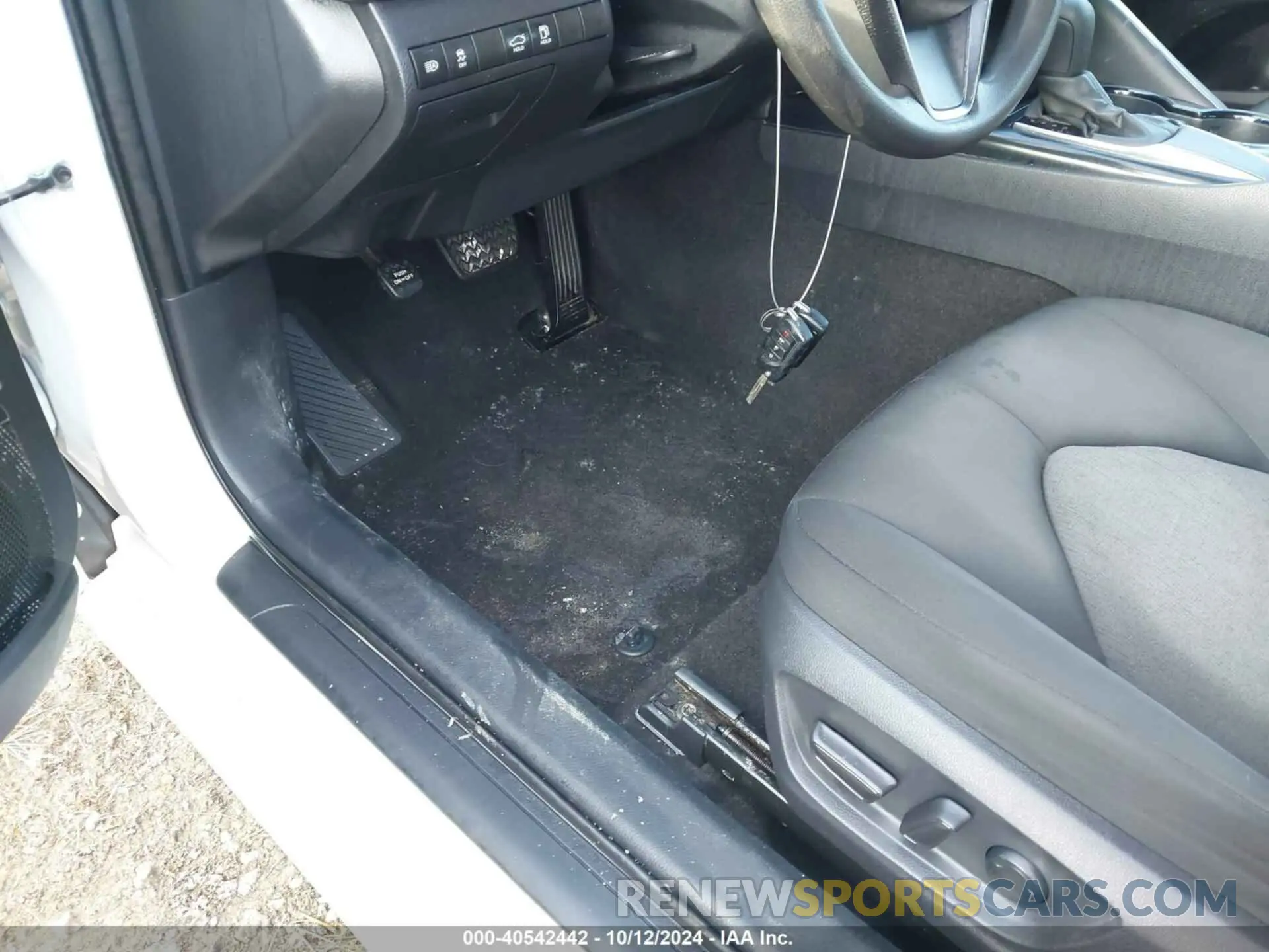 6 Photograph of a damaged car 4T1C11AK5LU965347 TOYOTA CAMRY 2020
