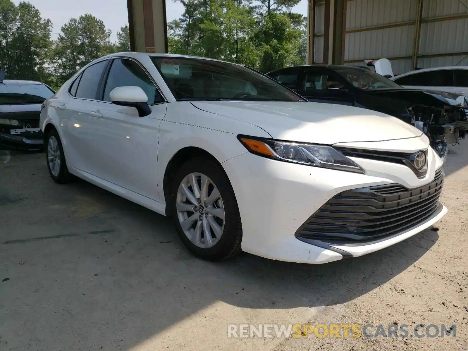 1 Photograph of a damaged car 4T1C11AK5LU976560 TOYOTA CAMRY 2020