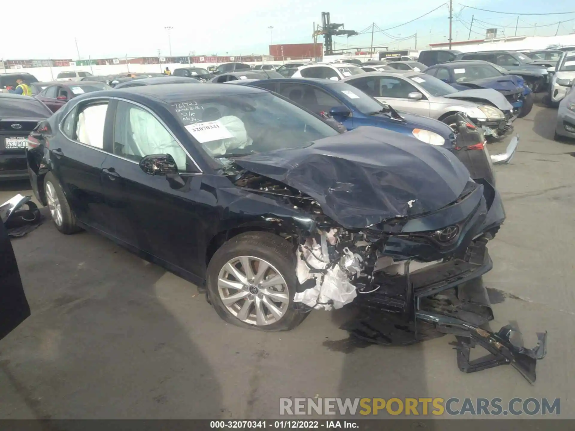 1 Photograph of a damaged car 4T1C11AK5LU995965 TOYOTA CAMRY 2020