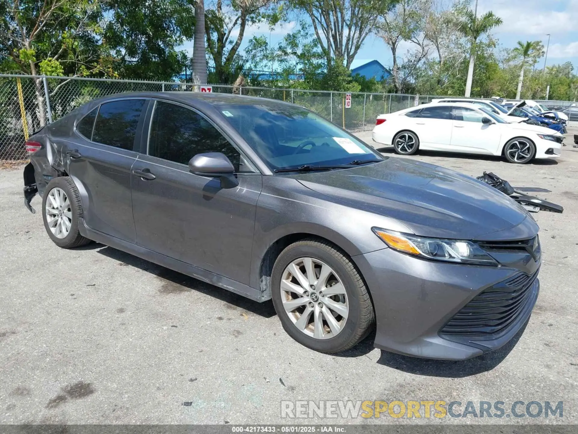 1 Photograph of a damaged car 4T1C11AK5LU997165 TOYOTA CAMRY 2020