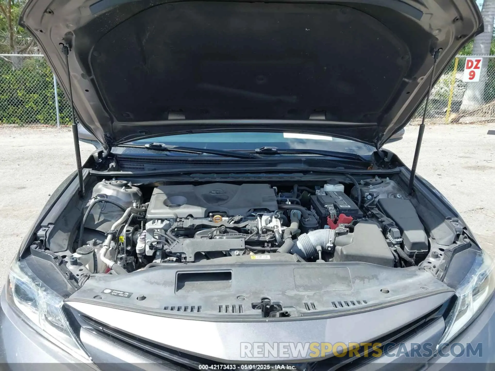 10 Photograph of a damaged car 4T1C11AK5LU997165 TOYOTA CAMRY 2020