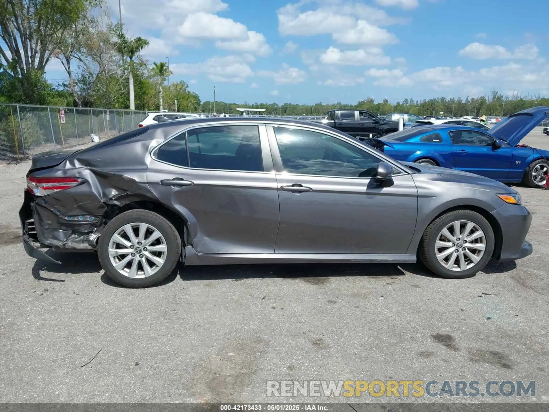 13 Photograph of a damaged car 4T1C11AK5LU997165 TOYOTA CAMRY 2020