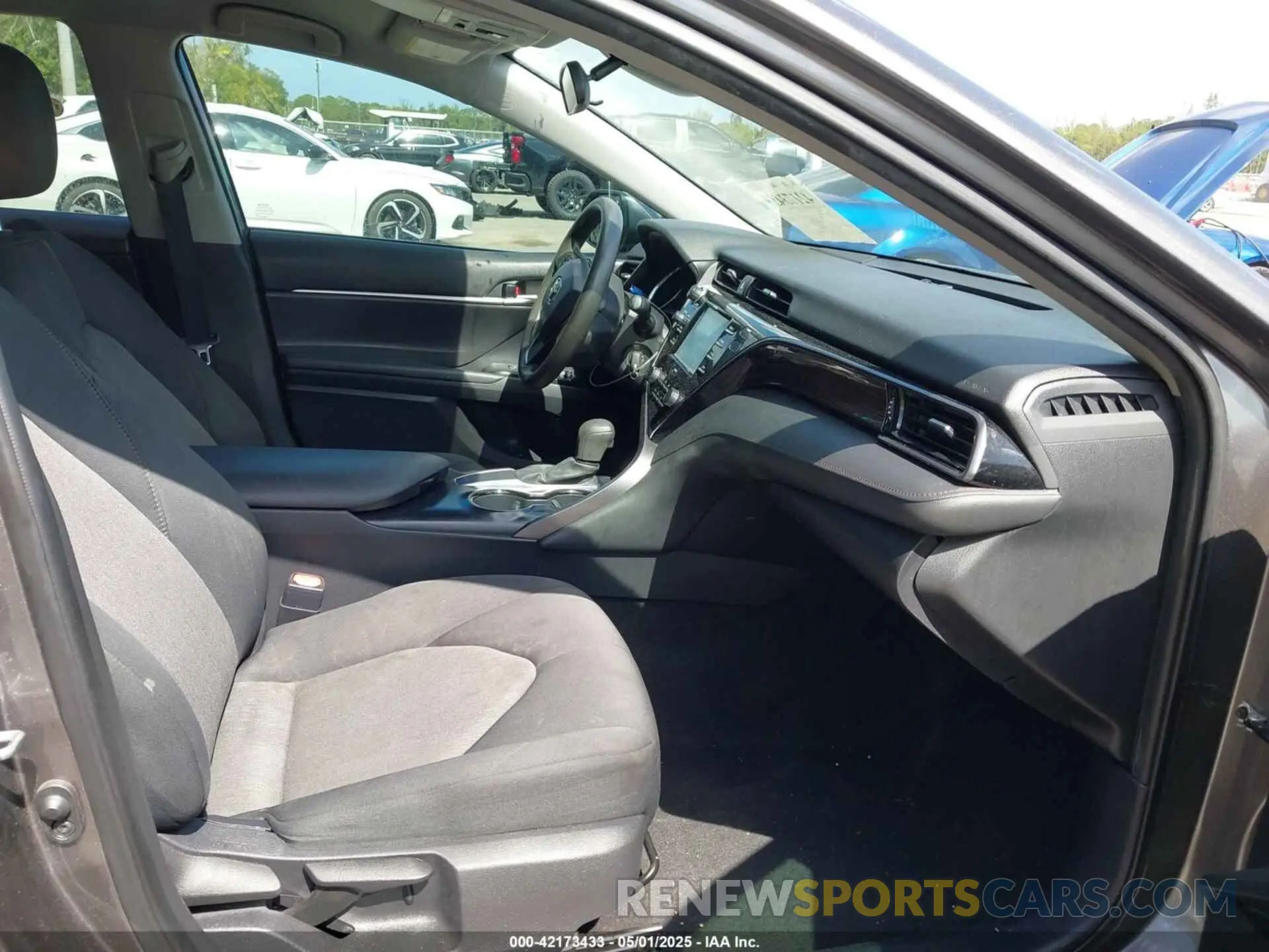 5 Photograph of a damaged car 4T1C11AK5LU997165 TOYOTA CAMRY 2020
