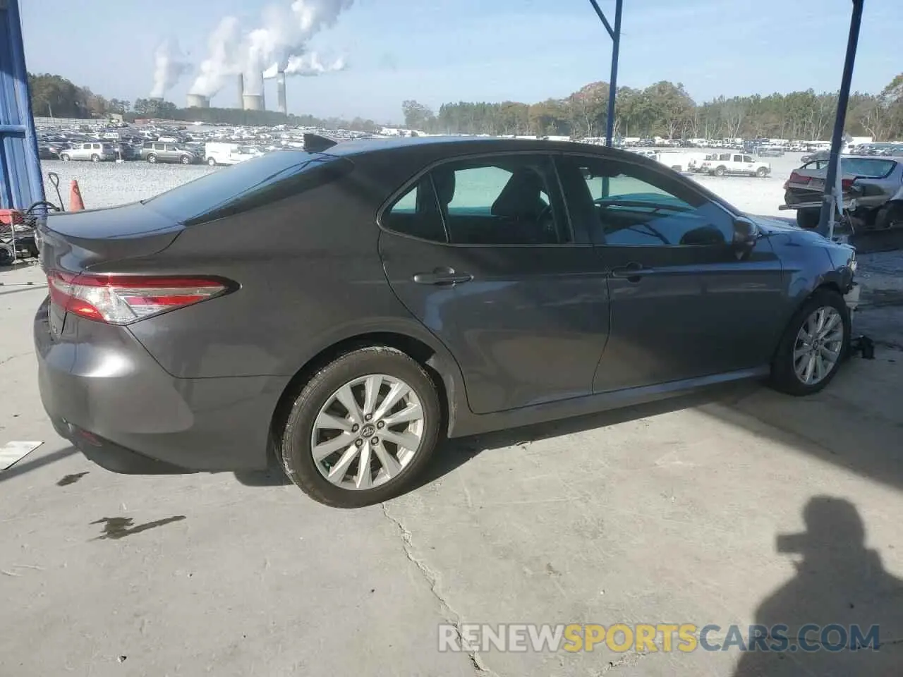 3 Photograph of a damaged car 4T1C11AK6LU315216 TOYOTA CAMRY 2020