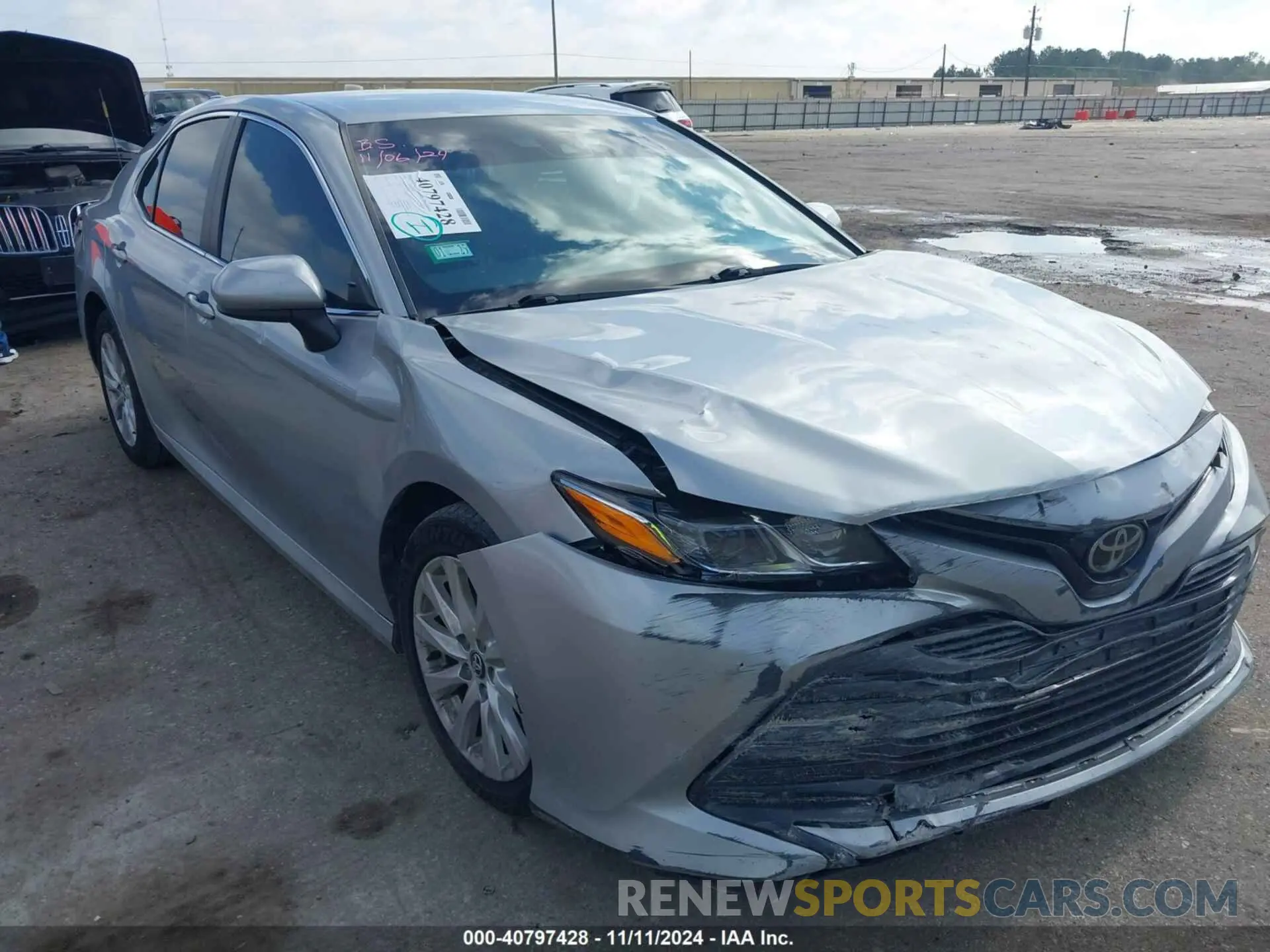 1 Photograph of a damaged car 4T1C11AK6LU315846 TOYOTA CAMRY 2020