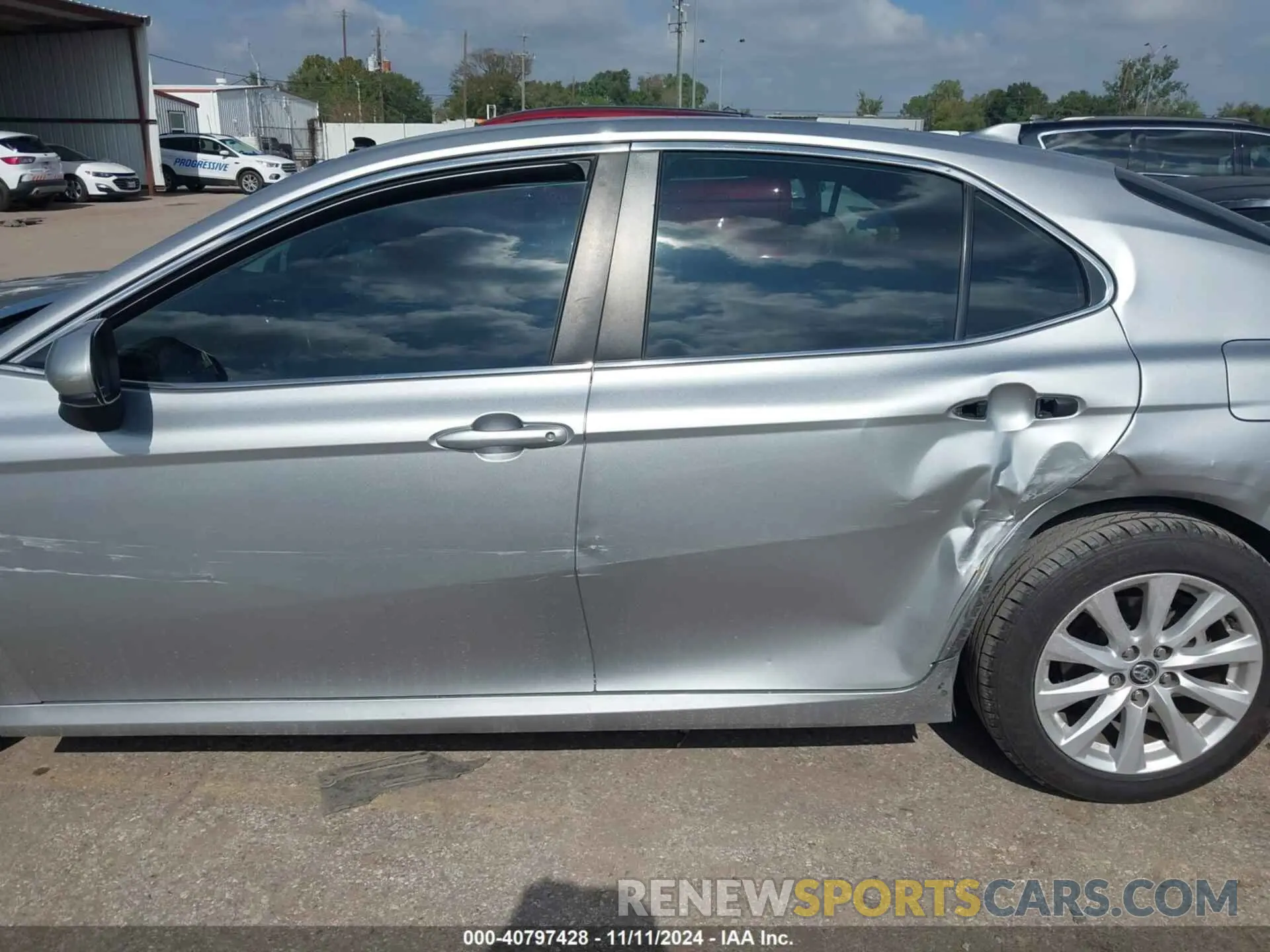 14 Photograph of a damaged car 4T1C11AK6LU315846 TOYOTA CAMRY 2020
