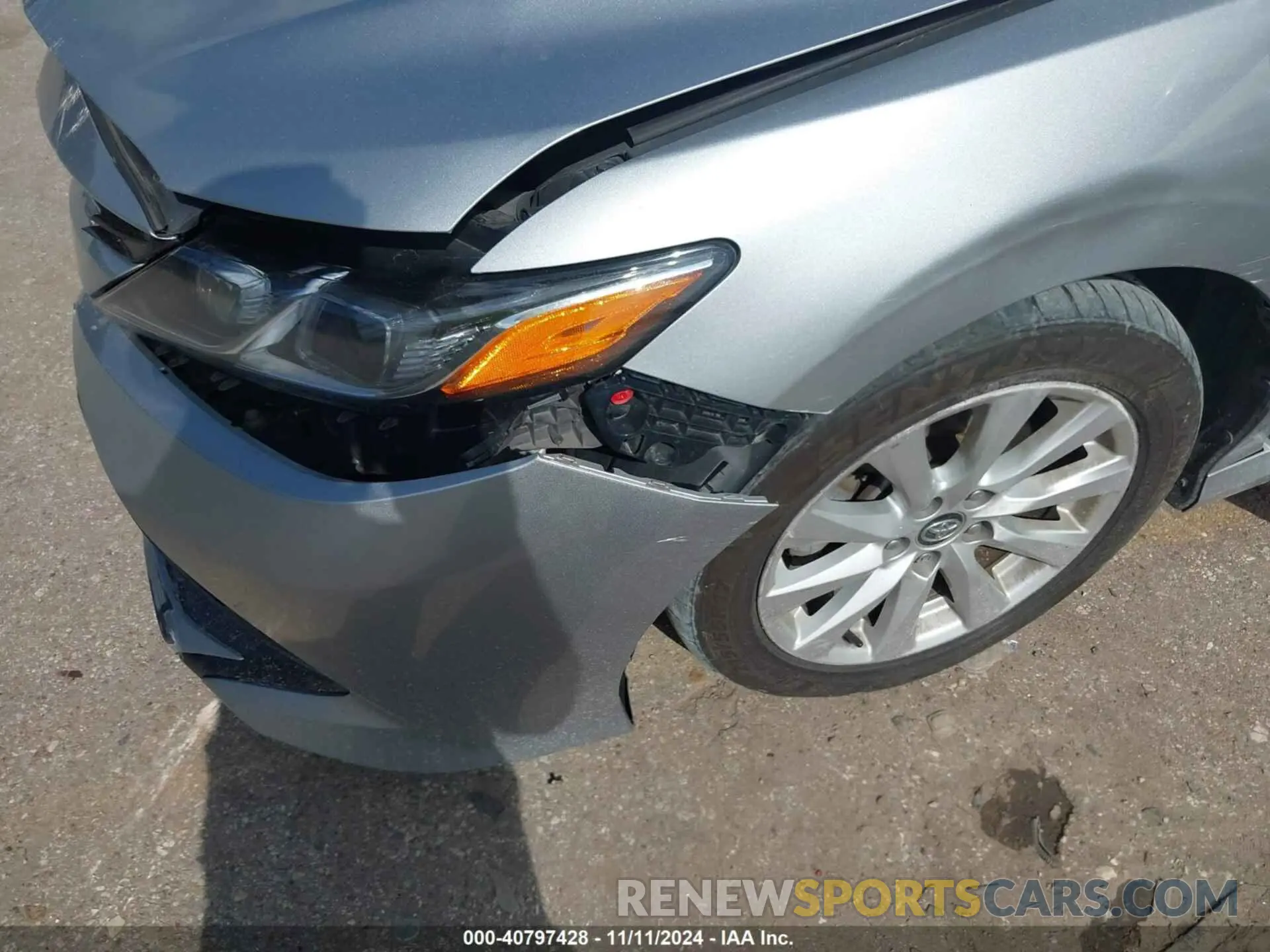 6 Photograph of a damaged car 4T1C11AK6LU315846 TOYOTA CAMRY 2020