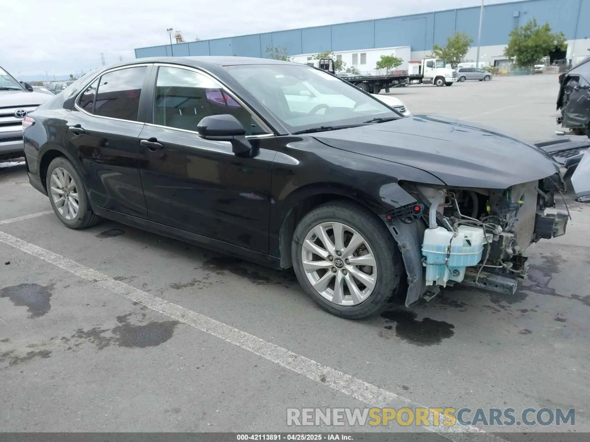 1 Photograph of a damaged car 4T1C11AK6LU330167 TOYOTA CAMRY 2020