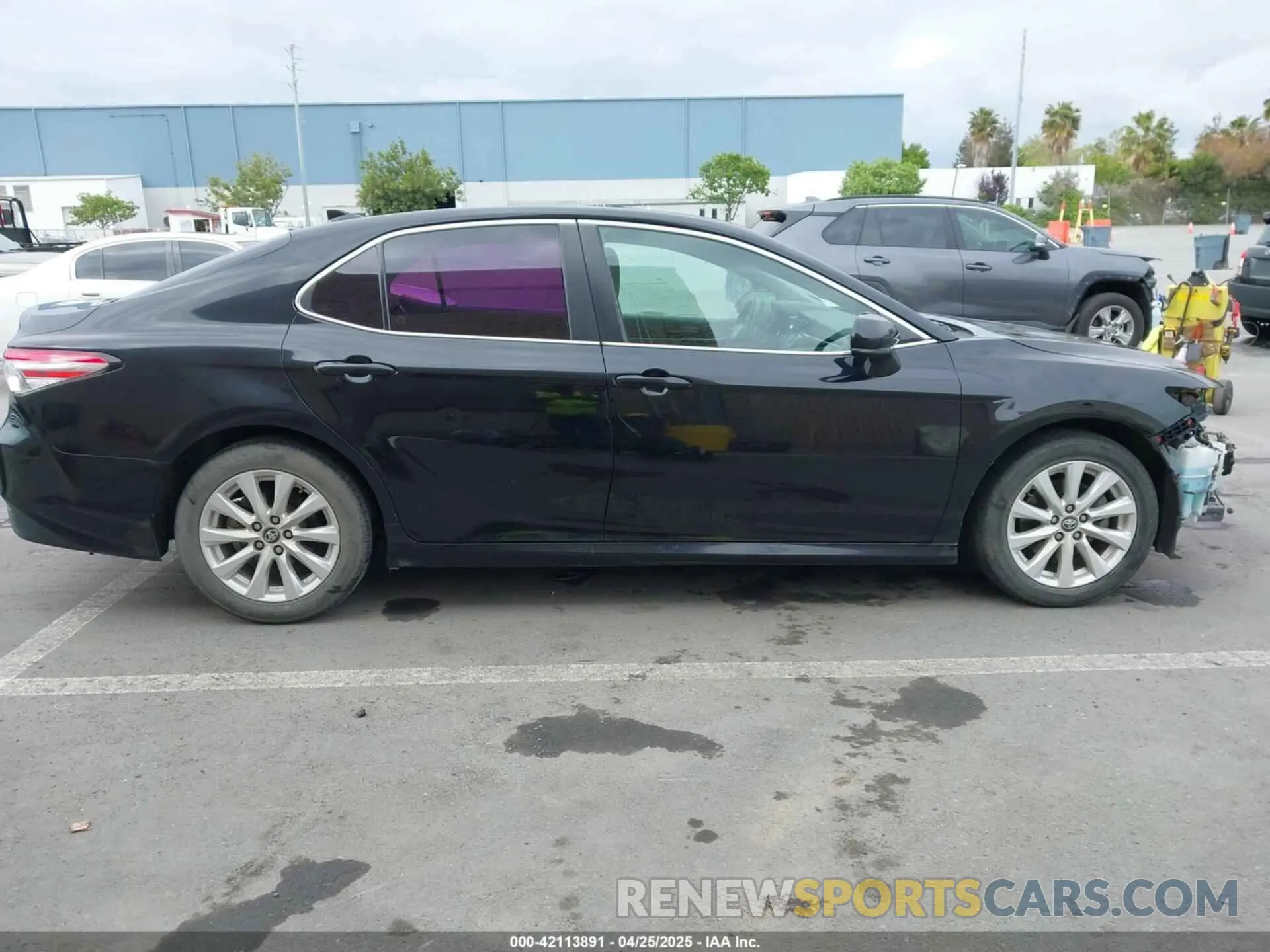 14 Photograph of a damaged car 4T1C11AK6LU330167 TOYOTA CAMRY 2020
