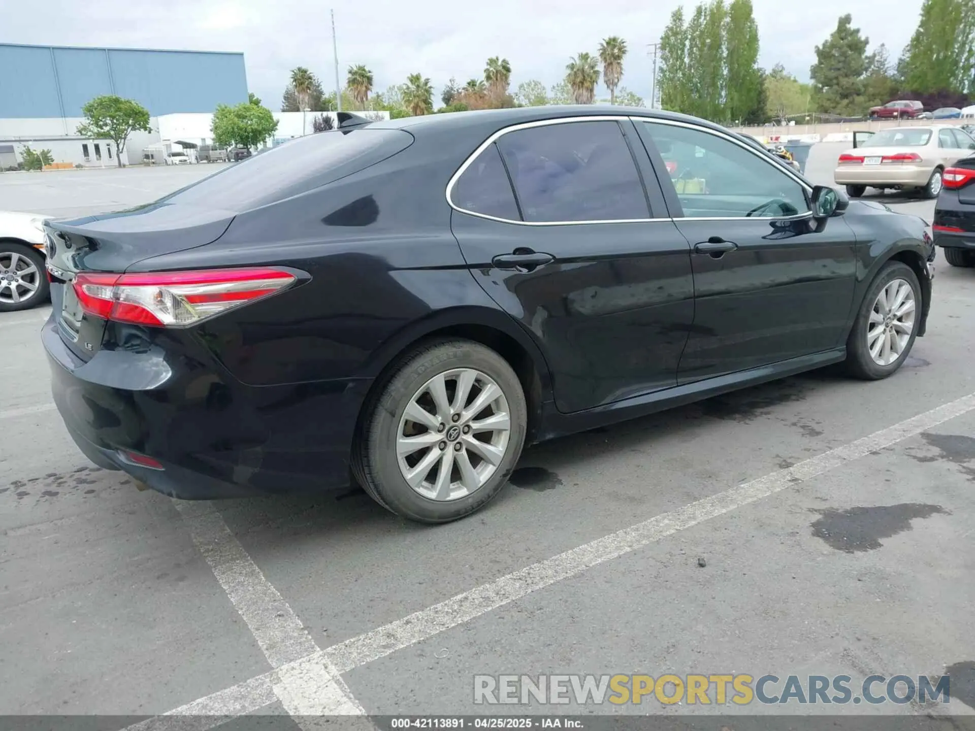 4 Photograph of a damaged car 4T1C11AK6LU330167 TOYOTA CAMRY 2020