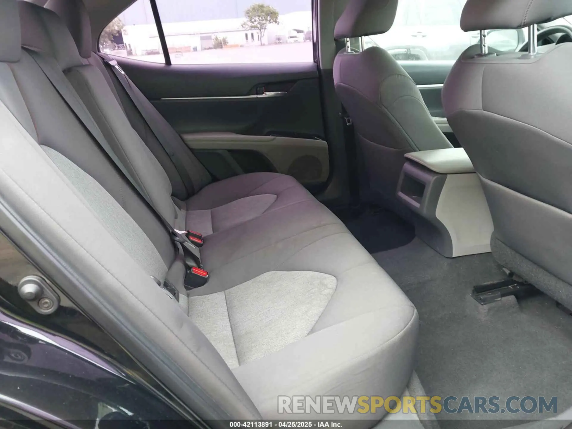 8 Photograph of a damaged car 4T1C11AK6LU330167 TOYOTA CAMRY 2020