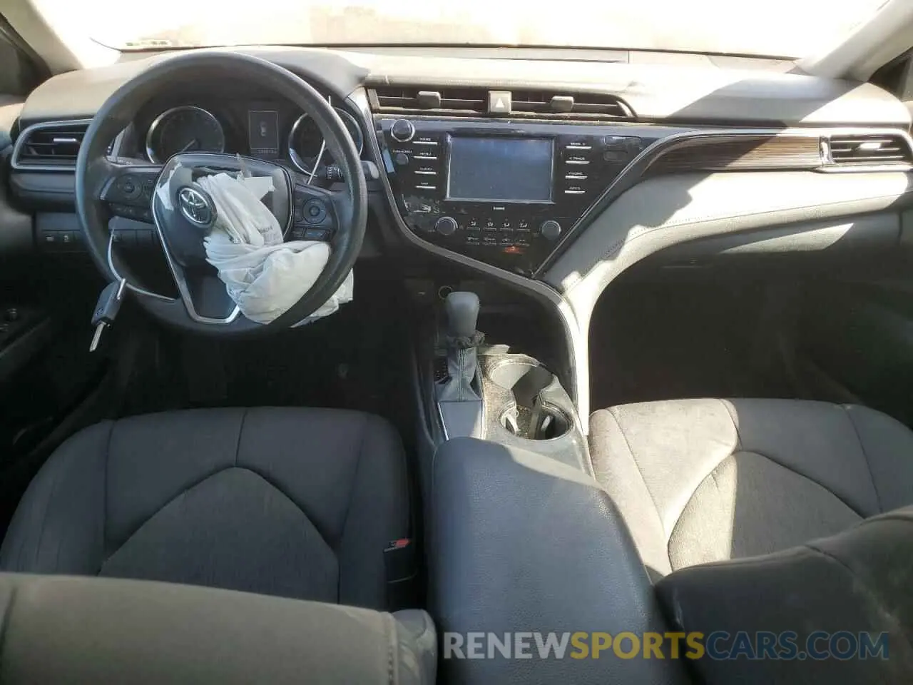 8 Photograph of a damaged car 4T1C11AK6LU345784 TOYOTA CAMRY 2020