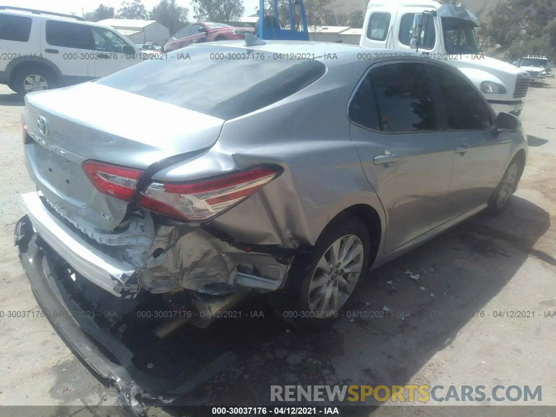 4 Photograph of a damaged car 4T1C11AK6LU351391 TOYOTA CAMRY 2020