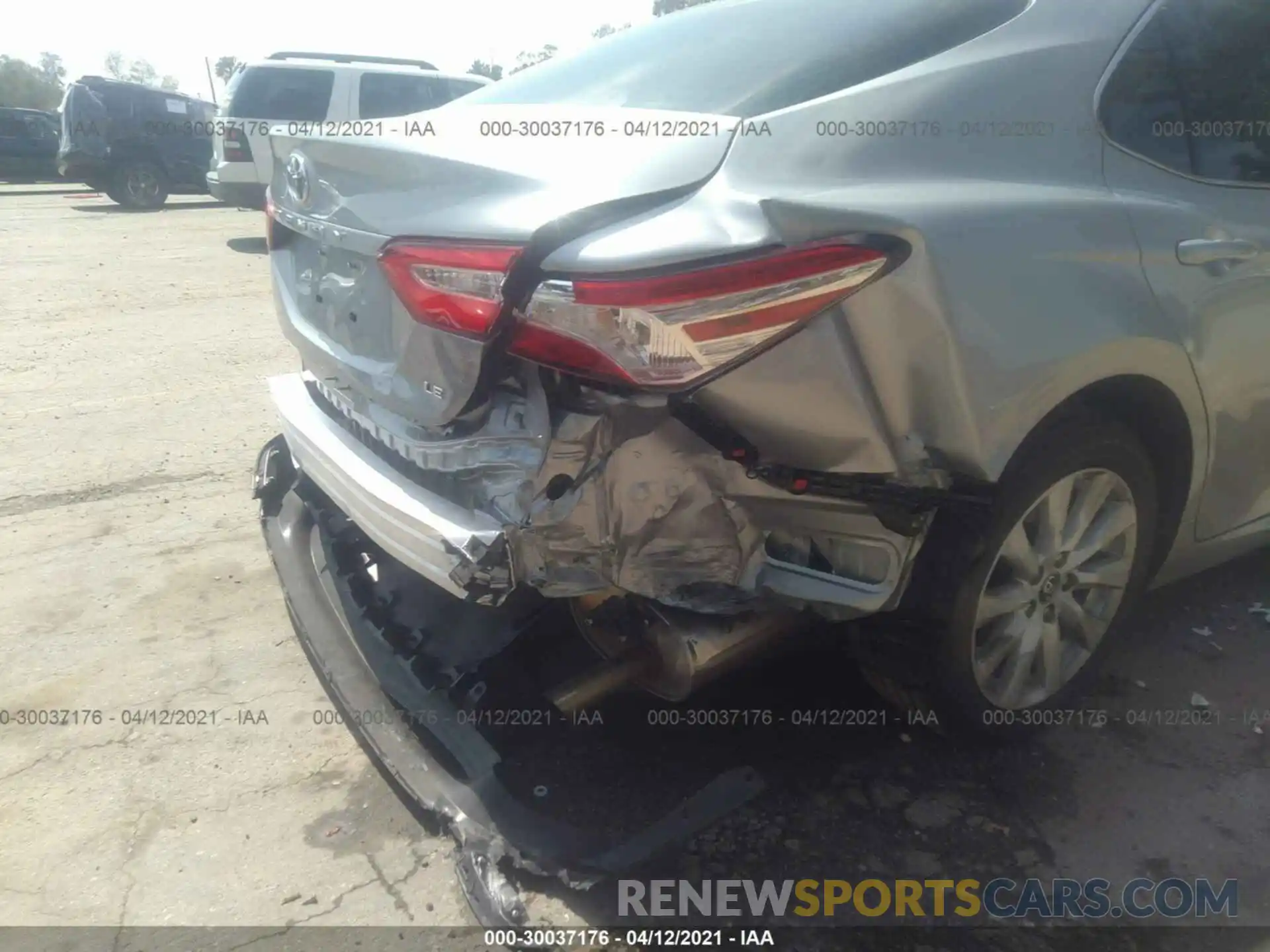 6 Photograph of a damaged car 4T1C11AK6LU351391 TOYOTA CAMRY 2020