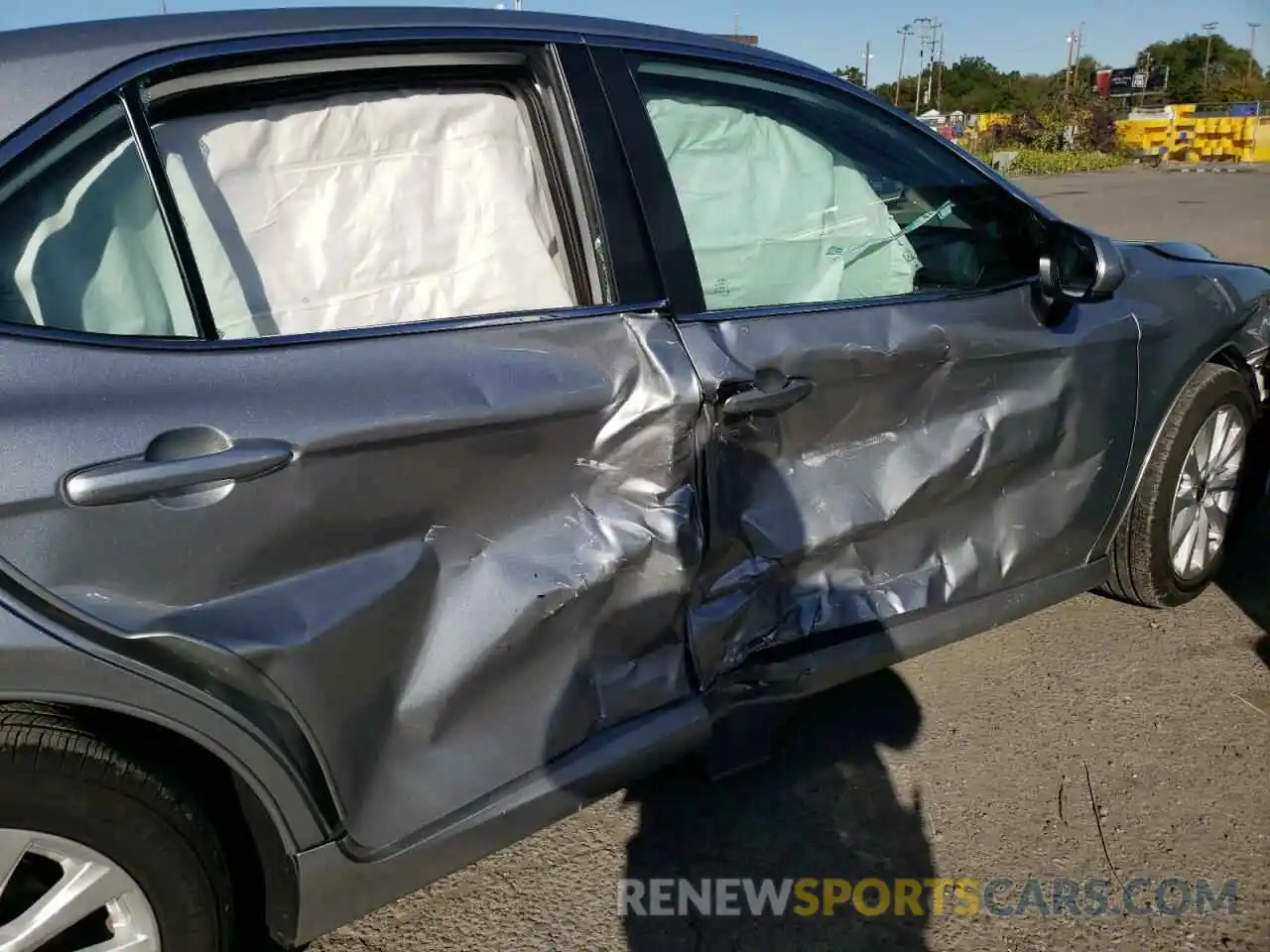 9 Photograph of a damaged car 4T1C11AK6LU367090 TOYOTA CAMRY 2020