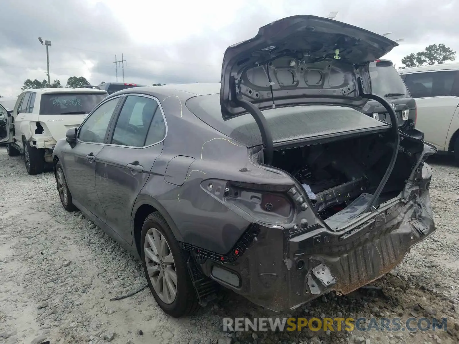 3 Photograph of a damaged car 4T1C11AK6LU368238 TOYOTA CAMRY 2020