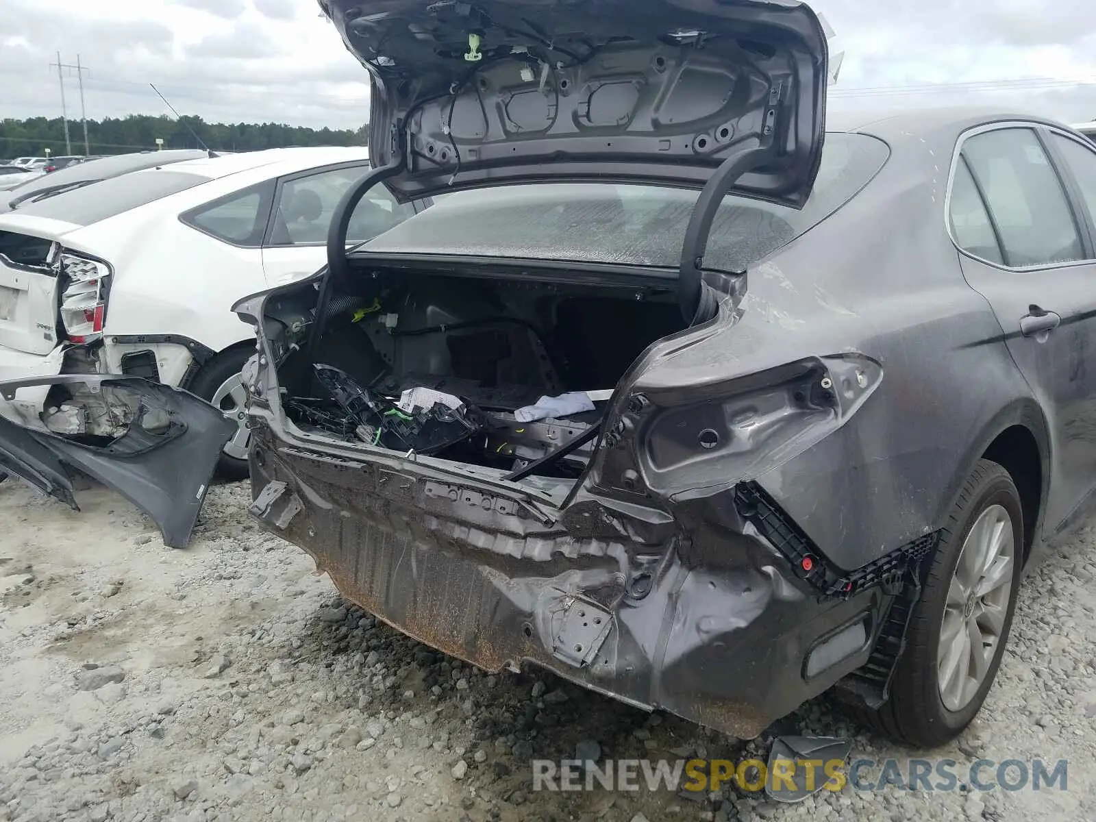 9 Photograph of a damaged car 4T1C11AK6LU368238 TOYOTA CAMRY 2020