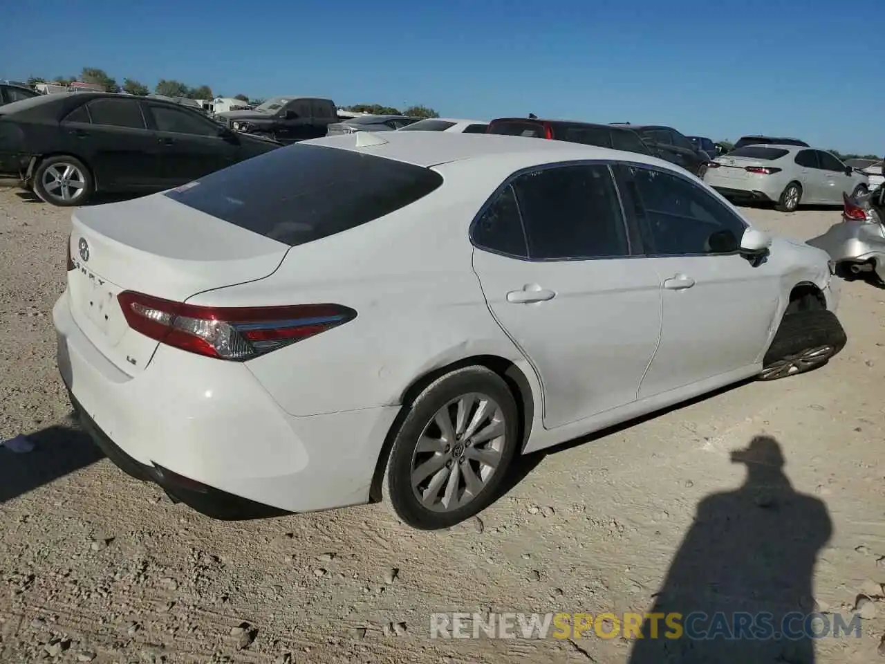 3 Photograph of a damaged car 4T1C11AK6LU370815 TOYOTA CAMRY 2020