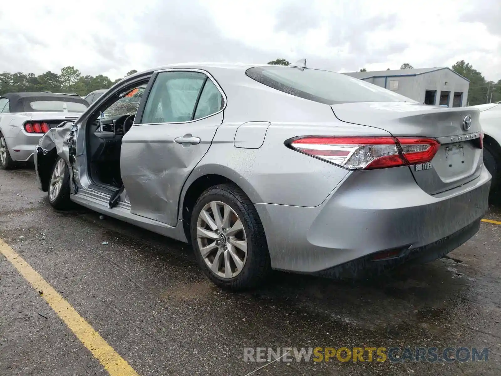 3 Photograph of a damaged car 4T1C11AK6LU857688 TOYOTA CAMRY 2020