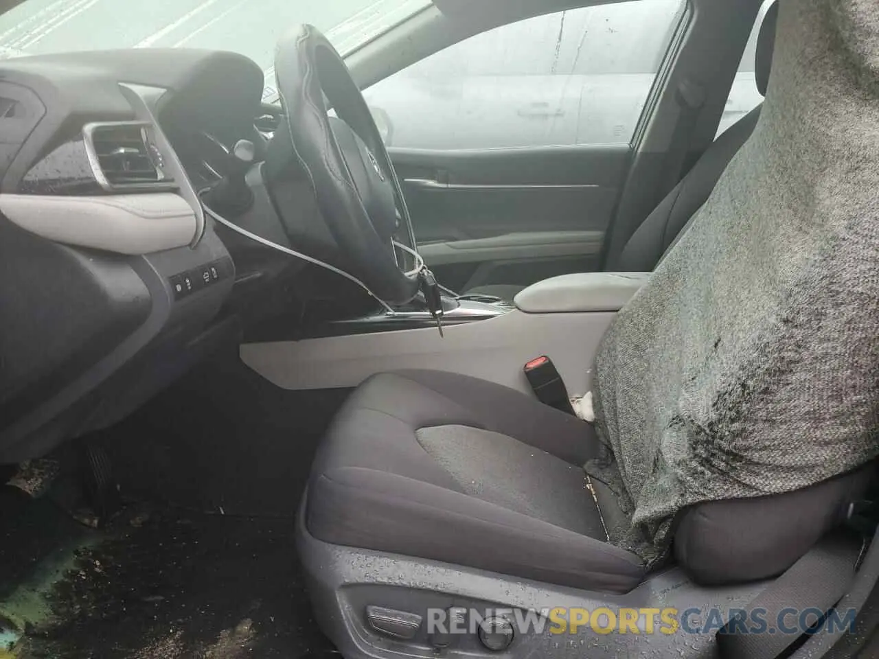 7 Photograph of a damaged car 4T1C11AK6LU861563 TOYOTA CAMRY 2020