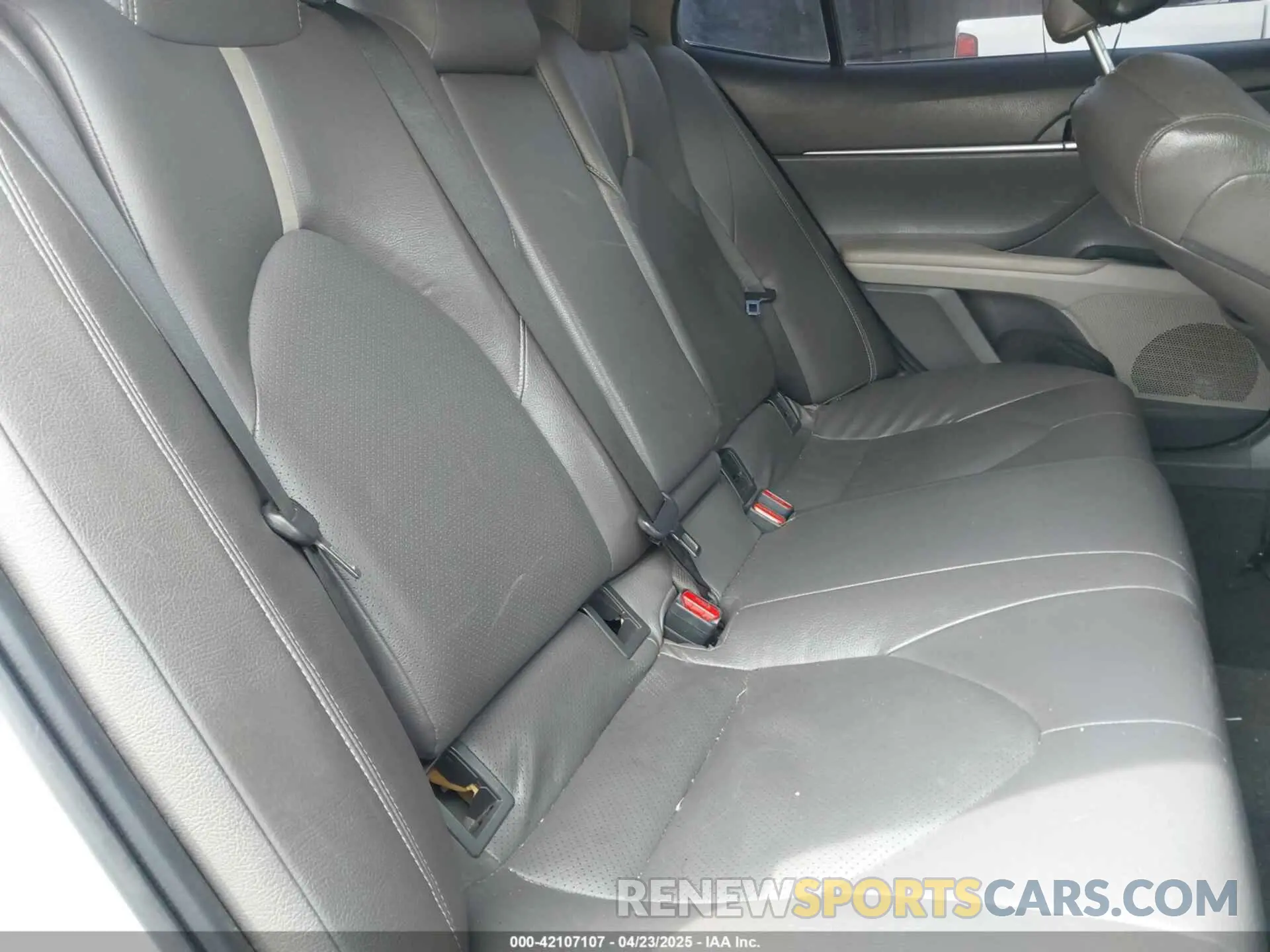 8 Photograph of a damaged car 4T1C11AK6LU869453 TOYOTA CAMRY 2020